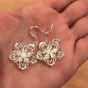 925 Sterling Silver Flower Earrings!